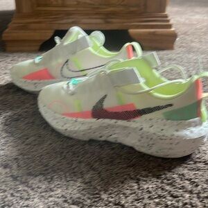 Nike Women's White Neon Pink Green Speckled Athletic Shoes